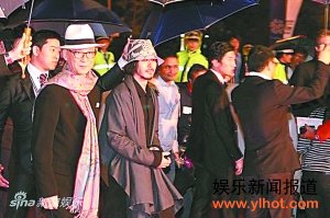 ��16�츪ɽ��Ӱ�ڱ�Ļ